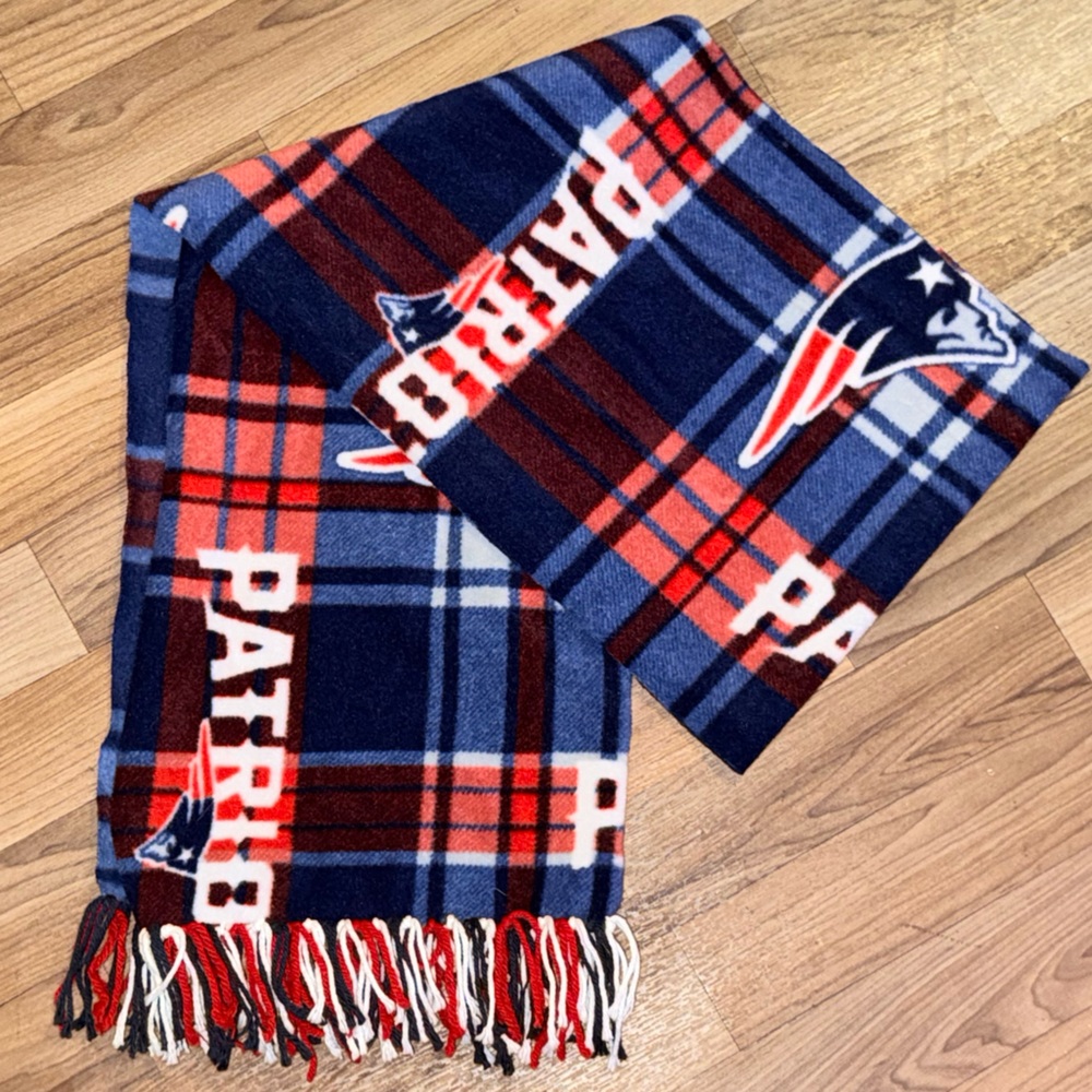 New England Patriots Plaid Fleece Scarf - Picture 2 of 5